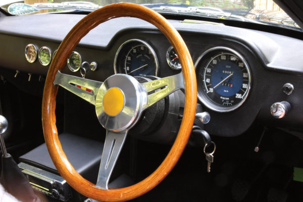 Veglia Borletti gauges with Italian decals are much more convincing than modern BMW Z3 dials.
