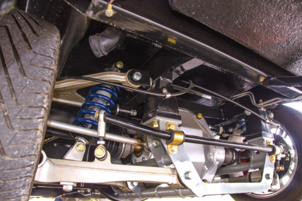 While the chassis was initially from a C3, a combination of C2 and C6 components were later added, using a C6 rear end fitted with C7 half-shafts