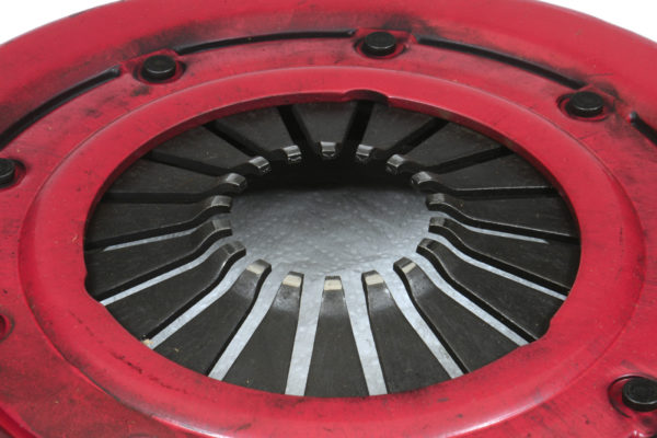 Flat spotting on the lever tips indicates driver error, such as riding the clutch pedal, or poor adjustment of the release bearing. Insufficient bearing clearance causes the fingers to move back or become taller as the disc wears. Ultimately they can bottom-out on the bearing, causing it to unload the clutch.
