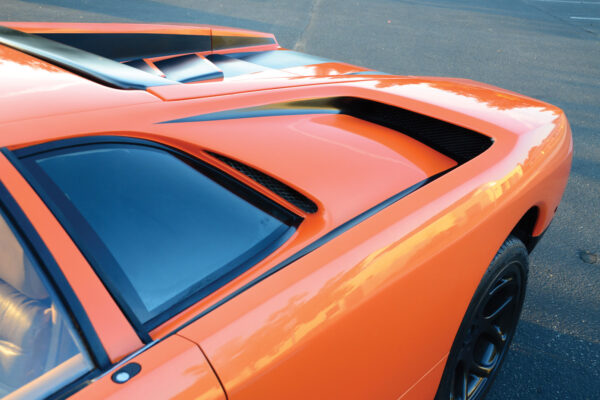 All vents are fully functional, to direct air to both the engine and brakes.