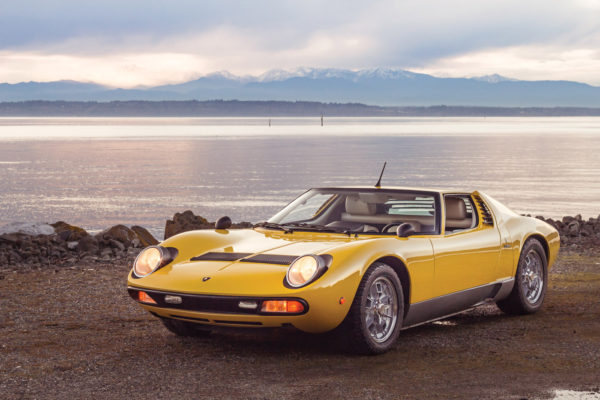 The headlight mechanism works similarly to an original Miura, rising electrically when the lights are switched on. 