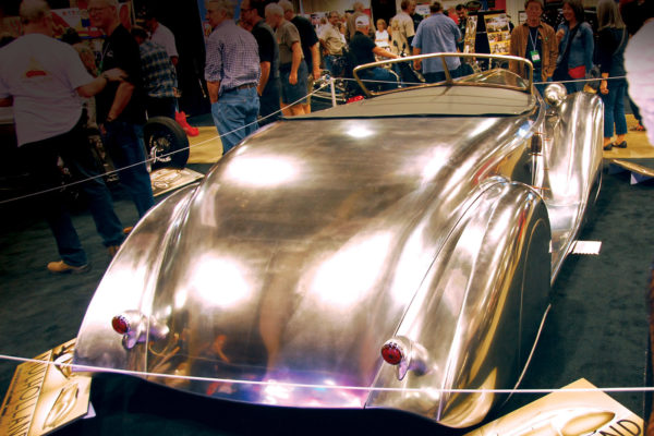 Bruce Wanta’s Mulholland Speedster, a 1936 Packard Roadster, was built at Troy Ladd’s Hollywood Hot Rods. This custom coach-built design, downsized from a Packard 1401 Coupe, combines some Delahaye and LeBaron influences.