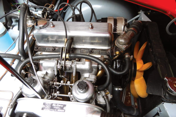 The engine is standard 1974 Spitfire. The aftermarket alloy valvetrain cover obscures this fact slightly, but John Selway has left BL stickers on the original air filter.