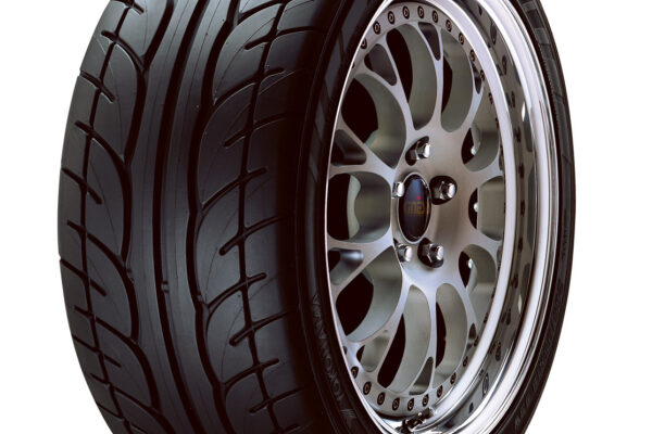 Yokohama’s ADVAN Neova AD07 is designed 
to provide high levels of traction, responsive handling and driving control in dry and wet road 
conditions. However, like all Extreme Performance Summer tires, these tires are not intended to be serviced, stored, nor driven in near-and below-freezing temperatures, through snow or on ice.