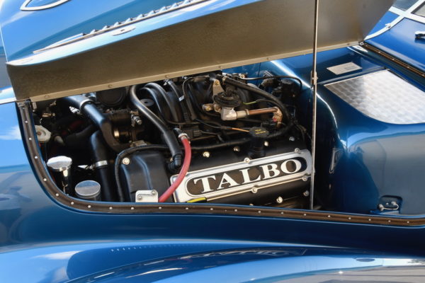 Open the butterfly hood of the vintage
engine compartment and you’ll find latemodel, four-cam, 3.9-liter, aluminum V8,
delivering 230 hp. A Ford 5R55 five-speed
automatic transmission handles the shifting.