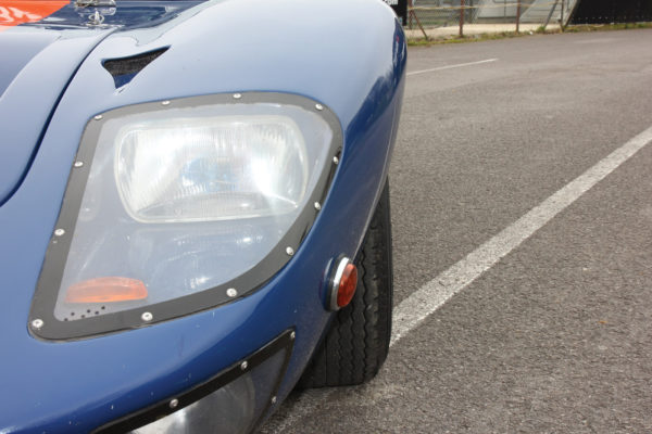 The front turn signal is concealed behind the headlight cover with a side marker on the exterior of the bodywork.