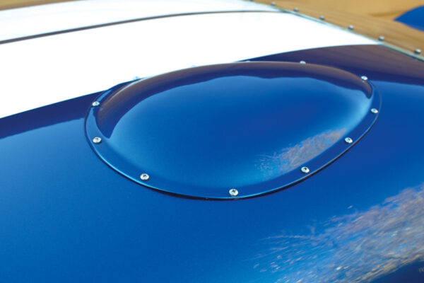 Here’s a closeup of the Gurney bubble, a feature 
used on the GT40, but never on the original coupe.